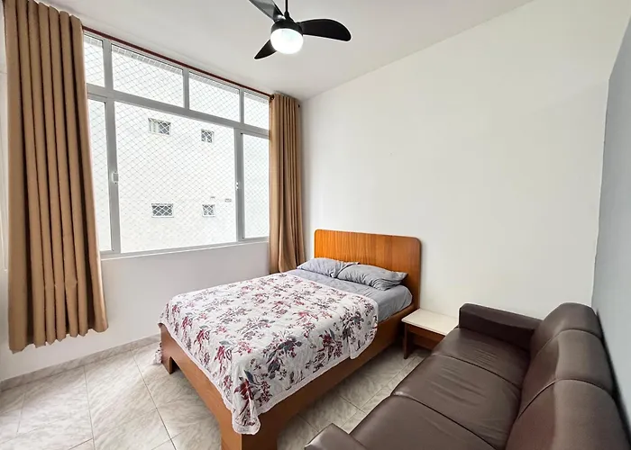 ótimo Apartamento Pitangueiras Guaruja bem localizado, 2qts wi-fi