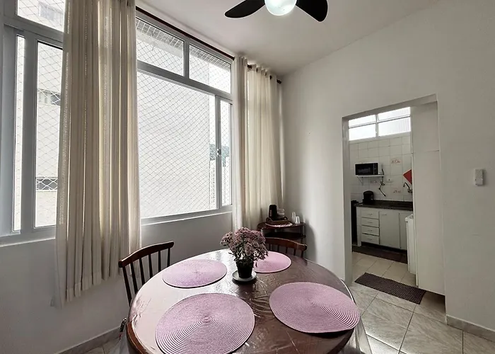 ótimo Apartamento Pitangueiras Guaruja bem localizado, 2qts wi-fi